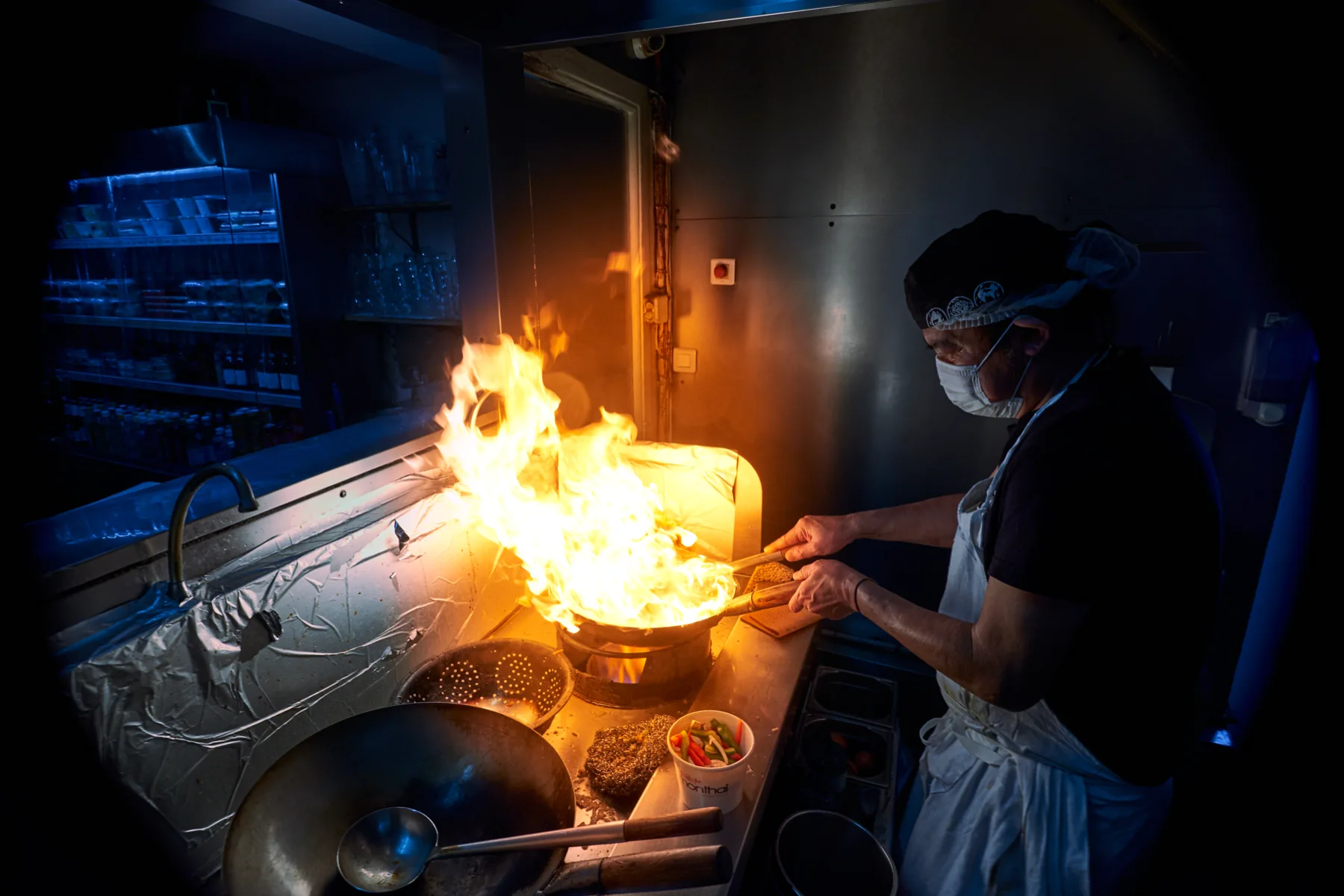 Portrait — le geste du wok à Noailles