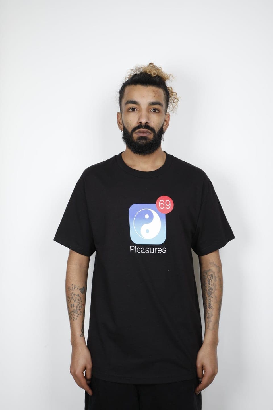 Pleasures Pleasures Notify T-shirt